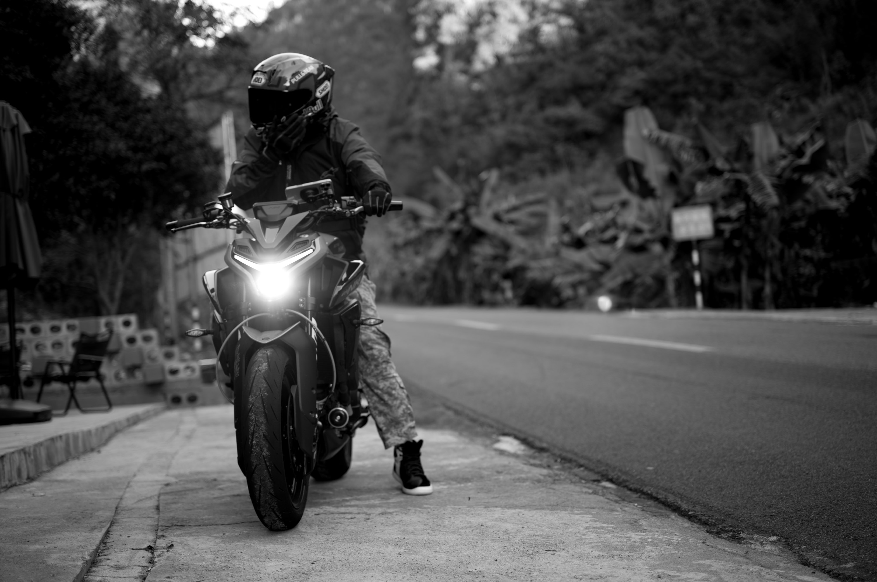 Young motorcyclist on rural roads 乡村道路上的摩托车少年