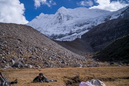 Hike in Mt Nianjiu. 念久雪山徒步 (b)